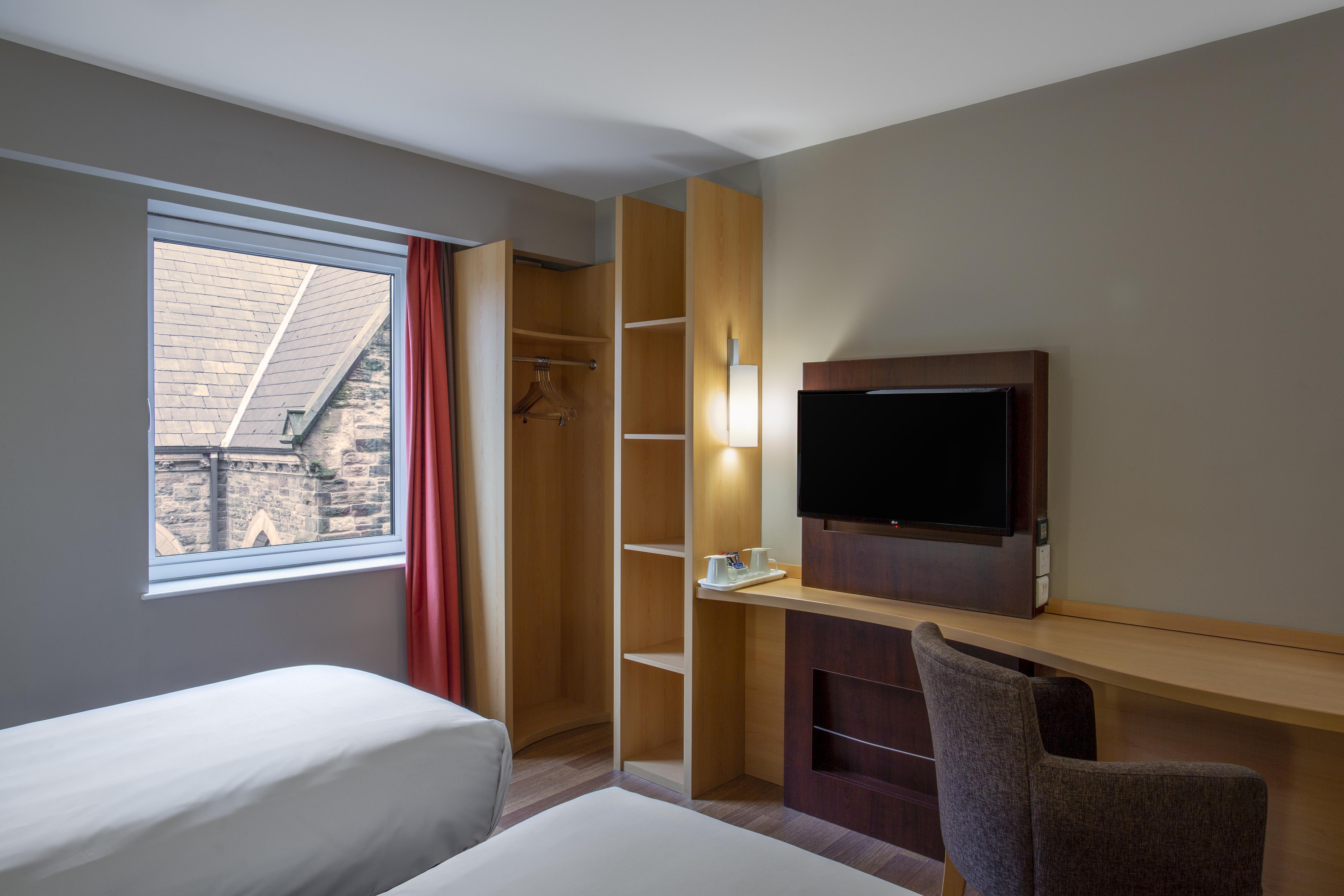 Отель Ibis Belfast Queens Quarter Экстерьер фото