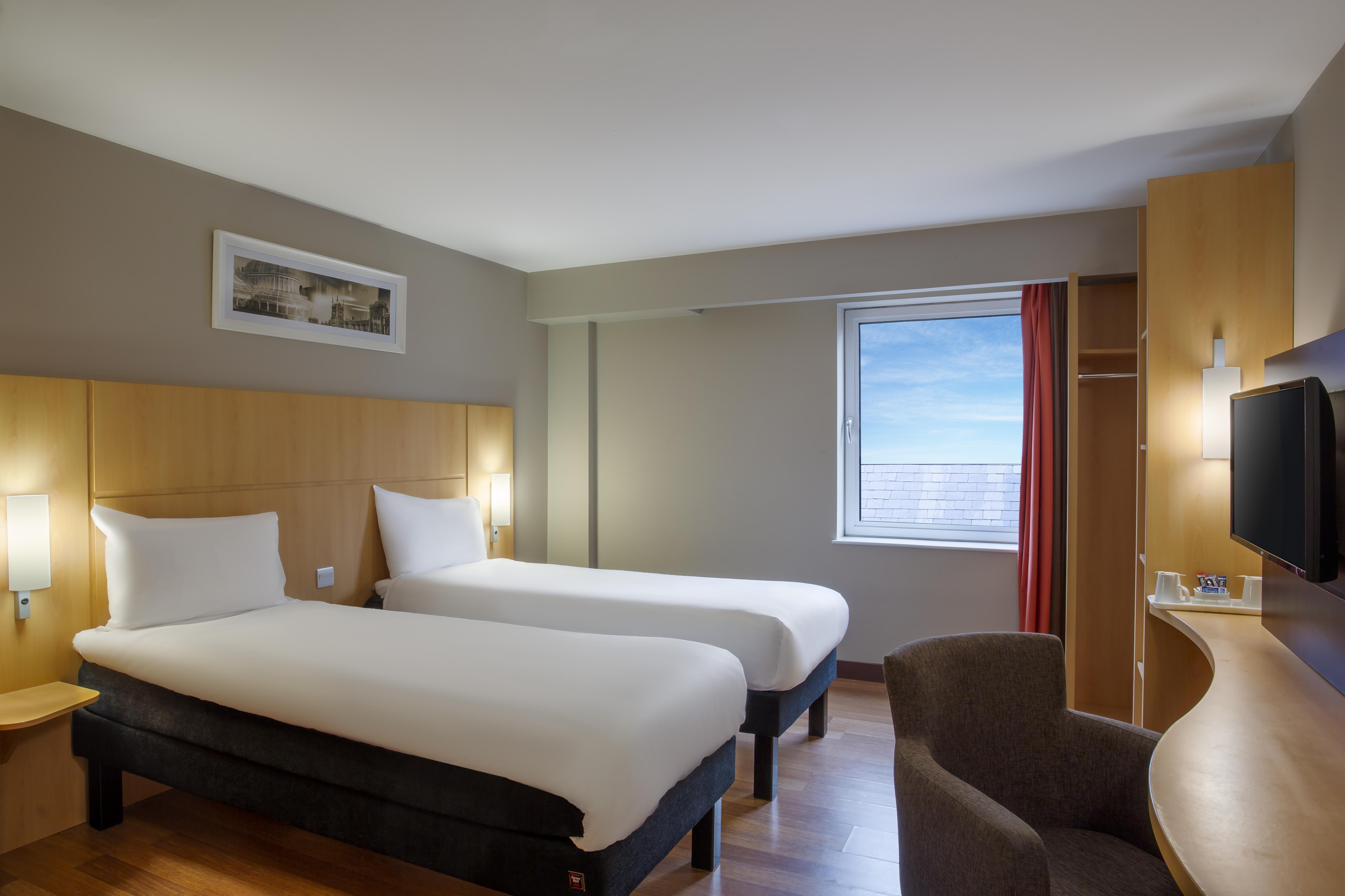 Отель Ibis Belfast Queens Quarter Экстерьер фото