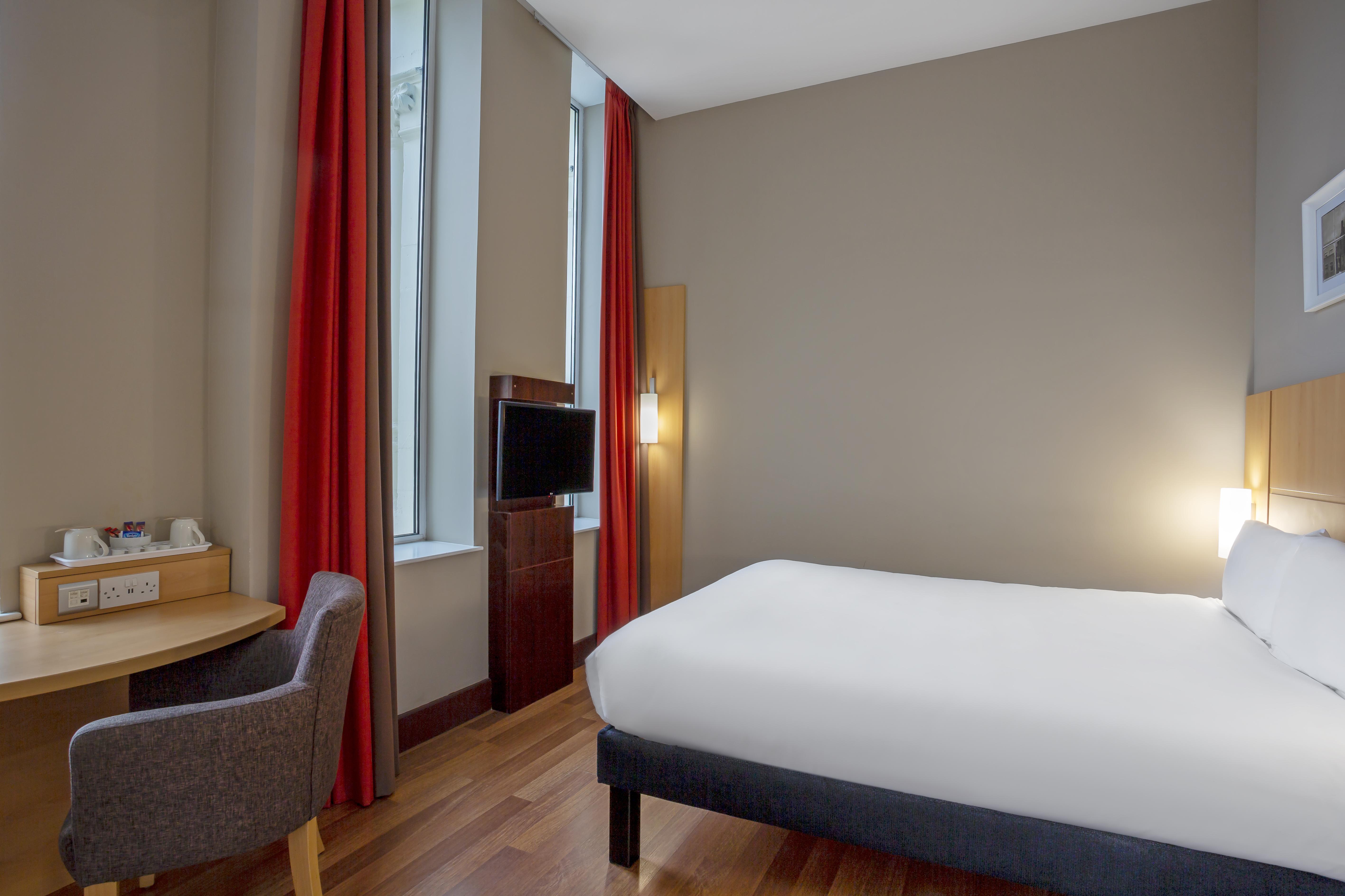 Отель Ibis Belfast Queens Quarter Экстерьер фото