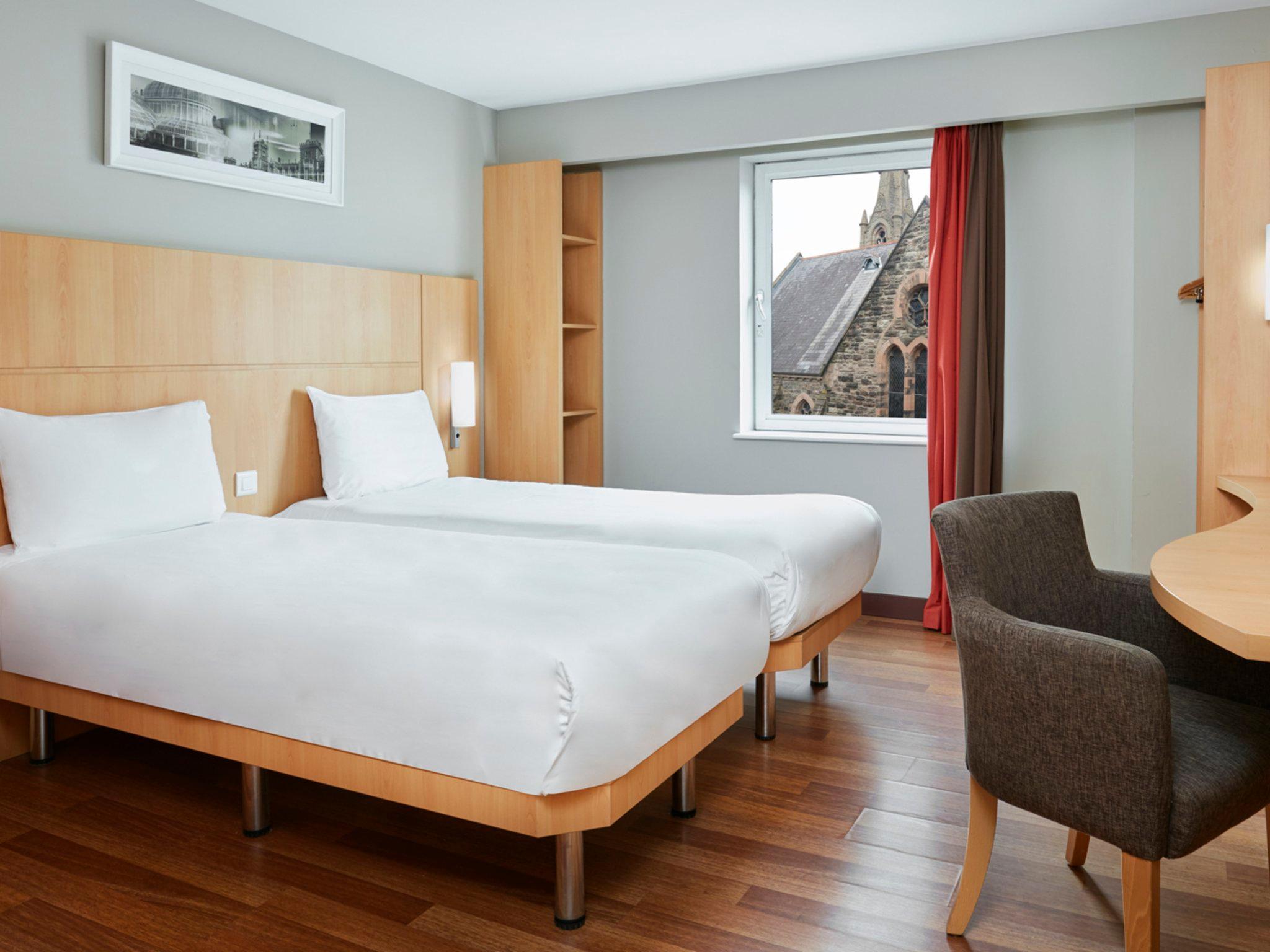 Отель Ibis Belfast Queens Quarter Экстерьер фото