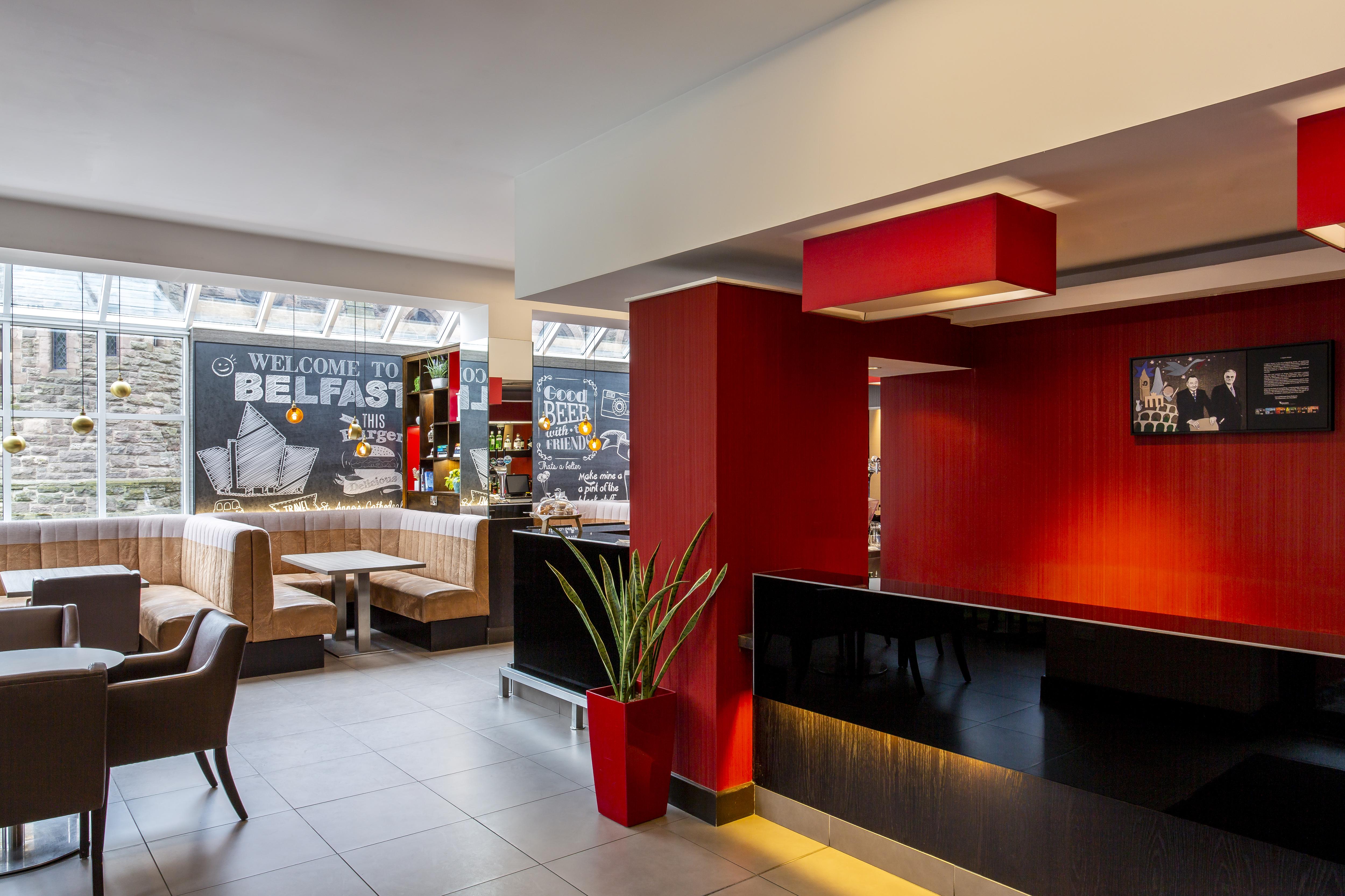 Отель Ibis Belfast Queens Quarter Экстерьер фото