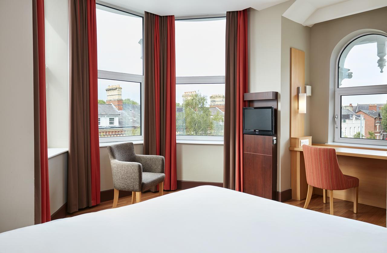 Отель Ibis Belfast Queens Quarter Экстерьер фото